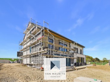 Flaxweiler - Maison jumelée de ± 209 m² avec 3 chambres, terrasse, jardin et garage

Située à Flaxweiler, cette maison jumelée neuve en cours de construction offre une surface totale de ± 241 m² dont ± 209 m² habitables sur un terrain de 3.52 ares, avec une exposition plein sud et une agréable vue dégagée sur le jardin et la nature environnante.

La maison se présente comme suit :

Au rez-de-chaussée, vous découvrirez un hall d'entrée avec vestiaire, le tout de ± 7 m² menant à une pièce de vie de ± 44 m² comprenant le séjour et l'espace cuisine ouverte (non fournie), baignée de lumière et avec accès direct à une terrasse de ± 27 m² et au jardin. Ce niveau comprend également un WC séparé de ± 2 m², un débarras de ± 2 m², une buanderie de ± 3 m² ainsi qu'un garage de ± 29 m².

À l'étage, le hall de nuit de ± 12 m² dessert trois chambres de ± 12, 16 et 16 m², chacune disposant de sa propre salle de douche de ± 4, 4 et 8 m². La chambre principale de ± 12 m² bénéficie en plus d'un dressing de ± 8 m².

Les combles proposent un vaste espace aménageable de ± 64 m², idéal pour créer une salle de loisirs, un bureau ou des chambres supplémentaires, complété par un local technique de ± 9 m².

Prix: 1.400.000 € (TVA 17%) - 1.350.000 € (TVA 3%)

Ce prix comprend la taxe sur la valeur ajoutée Luxembourgeoise à raison de 17%. Le cas échéant (acquisition pour compte propre), nos services formuleront en votre nom les demandes en vue de l'application de la TVA 3%.

Pour toutes les tranches non encore réalisées à l'acte, la facturation pourra se faire directement à 3% de TVA. Le montant maximal de TVA à récupérer est fixé légalement à 50.000.-€ par logement.

Détails complémentaires :
- Sols : carrelage au choix, parquet semi-massif dans les chambres, laminé dans les combles
- Construction : dalle en béton armée, façade isolée
- Fenêtres : châssis PVC, triple vitrage, Velux, volets électriques
- Chauffage : pompe à chaleur, chauffage au sol, radiateurs dans les combles
- Équipements : cheminée, panneaux solaires, ventilation double flux, thermostat individuel, vidéophone
- Cuisine : non incluse (pré-installations prévues)
- Toiture : ardoises

Implantée dans un environnement calme de village, la maison bénéficie de la proximité des transports en commun, crèches, forêts, pistes cyclables et restaurants, offrant un cadre de vie agréable entre nature et accessibilité.

Pour plus de renseignements, veuillez contacter s.v.p. Maurits van Rijckevorsel au +352 621 198 891 ou maurits@vanmaurits.lu