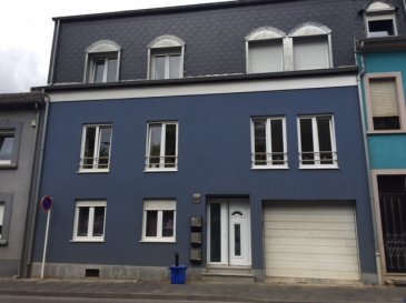 Tempocasa prestige vous propose un beau duplex avec 3 chambres et son balcon avec une vue sur la foret. Proximité du centre et des commerces.