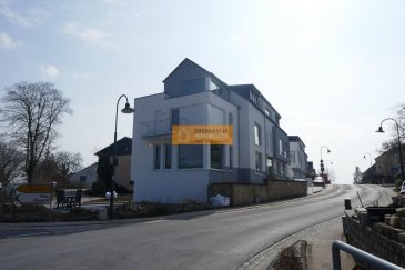 Nouvelle construction d\'une résidence avec 2 blocs nommés : RESIDENCES ACORUS & ARALIA<br><br>Surface commerciale  très lumineuse de de 61,22m2 et d\'une terrasse de 19,96m2  située au rez-de-chaussée avec pignon sur rue.<br>Elle dispose également de WC clients ainsi que cave/Archives.<br><br>Le prix est de 391.600,-€ TVA 17%<br>1 emplacement intérieur à 28.050,-€ TVA 17% <br>1 emplacement extérieur à 18.360,-€ TVA 17%<br><br>Situation : BLASCHETTE est situé dans la commune de LORENTZWEILER à 15 minutes de Luxembourg/Kirchberg. Les constructions se composeront de 6 appartements, 2 Duplex, 2 Surfaces de bureau en PP énergétique A/B/A<br>