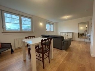 Lot de 2 maisons/appartements

 - Un  appartement 3 pièces de 62.09 m²  comprenant: salon-séjour, une cuisine équipée, deux chambres,  une salle de bains avec wc, une grande terrasse bien exposée, une cave, un garage au rdc (porte grande hauteur).

- Un appartement 2 pièces de 43.95 m² comprenant: une  entrée, un  salon-séjour, une cuisine équipée, une chambre, un dégagement, avec placard, une salle d'eau, une place de parking, un jardinet

Environnement calme, à proximité des commerces, arrêt de bus.

Chauffage électrique


Renseignements 06 19 98 21 23 - 07 61 27 50 82

Les honoraires d’agence sont à la charge du vendeur 

Les informations sur les risques auxquels ce bien est exposé sont disponibles sur le site Géorisques : www.georisques.gouv.fr