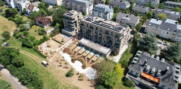 Vivez l'Excellence au Coeur de Weimershof : Appartement de Standing avec Terrasse

Imaginez profiter chaque matin d'un cadre de vie exceptionnel, à deux pas de la Coque, de la Philharmonie et du Mudam, dans un quartier à la fois dynamique et paisible. Cet appartement de prestige vous offre un confort inégalé, une luminosité généreuse et une terrasse de 14 m², idéale pour vos moments de détente, vos réceptions ou simplement pour savourer le soleil luxembourgeois.

Situé au premier étage d'une résidence de standing, cet appartement de 74 m² a été conçu pour offrir un cadre de vie exceptionnel et un confort optimal :

Dès l'entrée, vous êtes accueilli par un hall chaleureux et convivial. La disposition comprend également un WC séparé, pratique pour les invités. Une buanderie privative vient compléter l'équipement, apportant une touche de praticité à votre quotidien.

La cuisine moderne, entièrement équipée, s'ouvre sur un grand salon et une salle à manger lumineux, avec un accès direct à la terrasse de 14 m² - un espace parfait pour recevoir, profiter du soleil ou simplement se détendre.

Les deux chambres lumineuses, offrent un véritable sanctuaire de tranquillité, idéal pour le repos et la détente. La salle de douche, élégante et fonctionnelle, ajoute une touche supplémentaire de confort.

En sous-sol, une place de parking intérieure sécurisée et une cave viennent compléter cette offre, garantissant un rangement pratique et une sécurité optimale pour votre véhicule et vos affaires.

Ce bien d'exception allie élégance, modernité et emplacement privilégié. La terrasse de 14 m² vous invite à profiter pleinement de l'extérieur, à organiser des soirées ou simplement à vous détendre en toute sérénité.

Ne manquez pas cette opportunité unique de vivre dans un lieu qui allie qualité de vie, praticité et style. Laissez-vous séduire !

Prix de présentation : 1 347 000 € Frais d'Agence Inclus.

Les surfaces et informations reprises dans cette annonce sont communiquées à titre indicatif et sans valeur contractuelle.

Pour toutes questions ou demandes d'informations, n'hésitez pas à nous contacter, nous serons toujours à votre service.

Agence ELSA'HOME à votre écoute pour la concrétisation de vos projets en toute confiance.

---------------------------------------------------------------------------

Experience Excellence in the Heart of Weimershof: Luxury Apartment with Terrace

Imagine waking up each morning to an exceptional living environment, just steps away from La Coque, Philharmonie, and Mudam, in a vibrant yet peaceful neighborhood. This prestigious apartment offers unparalleled comfort, abundant natural light, and a 14 m² terrace - perfect for relaxing, entertaining guests, or simply enjoying the Luxembourg sunshine.

Located on the first floor of a high-end residence, this 74 m² apartment has been thoughtfully designed to provide an exceptional lifestyle and optimal comfort:

From the entrance, you are welcomed by a warm and inviting hall. The layout also includes a separate toilet, convenient for guests. A private laundry room completes the amenities, adding practicality to your daily routine.

The modern, fully equipped kitchen opens onto a spacious, bright living and dining area, with direct access to the 14 m² terrace?an ideal space for hosting, enjoying the sun, or relaxing.

The two luminous bedrooms offer a peaceful retreat, perfect for rest and relaxation. The elegant, functional shower room adds an extra touch of comfort.

In the basement, a secure indoor parking space and a storage cellar provide practical storage solutions and peace of mind for your vehicle and belongings.

This exceptional property combines elegance, modernity, and a prime location. The 14 m² terrace invites you to enjoy outdoor living, host gatherings, or unwind in complete serenity.

Don't miss this unique opportunity to live in a place that blends quality of life, practicality, and style. Let yourself be seduced!

Presentation Price: €1,347,000 Including Agency Fees.

The surfaces and information provided in this listing are for informational purposes only and are not legally binding.

If you have any questions or requests for information, please do not hesitate to contact us. We are always at your disposal.

Agence ELSA'HOME is here to help you realise your projects in complete confidence.