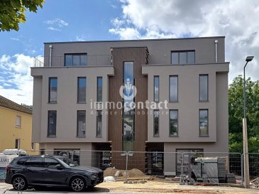 Disponible pour Fin Septembre 2025

LOT 04, Schieren

Exceptionnel appartement de +/−105m² situé dans une résidence à 6 unités, avec un grand espace de vie, 3 chambres à coucher, 2 salles de bains et terrasse orientée Ouest, avec une vue totalement dégagée sur la verdure.

Idéalement située à Schieren, à 8 kilomètres de l’usine GoodYear.
La résidence est à 5 minutes à pied de l’école primaire et des crèches, proche arrêts de bus, gare de Schieren, épicerie/boulangerie et cabinet médicale,.

Situé au 2ième étage, offrant beaucoup de lumière grâce aux orientations Est et Ouest de l’appartement:

- Hall d'entrée avec débarras
- Salon avec espace salle à manger donnant accès à la terrasse
- Emplacement cuisine 
- 2 chambres à coucher
- Chambre à coucher avec salle de douche
- Salle de bain avec douche et WC

Cave, buanderie commune et,  parking intérieur en supplément viennent compléter ce bien.

Le prix affiché s'entend avec le taux de TVA réduit de 3% sous réserve d'acceptation par l'Administration de l'Enregistrement et des Domaines.

La résidence possède tous les aménagements indispensables et à la pointe de la technologie.
Elle répond aux nouvelles normes énergétiques.

Documentations sur demande.

Pour plus de renseignements, contactez-nous au +352 26 311 992 ou sur info@immocontact.lu.

 ---------- 
CONSTRUCTION IN PROGRESS, September 2025


LOT 04, Schieren

Exceptional flat of +/−105m² located in a 6-unit residence, with a large living space, 3 bedrooms, 2 bathrooms and west-facing terrace.

Ideally located in Schieren, 8 kilometres from the GoodYear factory.
The residence is a 5-minute walk from the primary school and nursery, close to bus stops, Schieren station, grocery/bakery and doctor's surgery.

Located on the 2nd floor, the flat offers plenty of light thanks to its east-west aspect:

- Entrance hall with storage room
- Living room with dining area giving access to the terrace
- Kitchen area 
- 2 bedrooms
- Bedroom with shower room
- Bathroom with shower and WC

Cellar, shared laundry room and additional indoor parking complete this property.

The price shown includes the reduced VAT rate of 3%, subject to acceptance by the Administration de l'Enregistrement et des Domaines.

The residence has all the essential, state-of-the-art facilities.
It meets the latest energy standards.

Documentation available on request.

For more information, contact us on +352 26 311 992 or info@immocontact.lu.