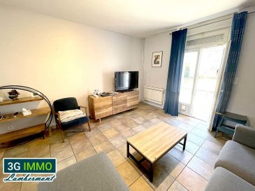 3G Immo Lambermont vous présente en Exclusivité à Saulnes (à 8 minutes des frontières), une maison jumelée (1 seul voisin) d’’environ 90m² habitables, avec 3 chambres, terrain, terrasse et 2 garages ainsi qu’une place de parking devant ces derniers.

Le rez-de-chaussée se compose d’une belle pièce de vie de 29m², donnant accès à la terrasse et au terrain, d’une cuisine posée en 2021, d’un Wc et d’une salle de bain avec baignoire et meuble vasque.
Au premier niveau, sur parquet, nous retrouvons une spacieuse chambre de 16,7m², une seconde chambre passante de 10m² donnant accès au dernier étage où, nous retrouvons une troisième chambre sous combles (aisément divisible en deux) d’une superficie au sol d’environ 25m².
Le sous-sol se compose d’une cave avec espace chaufferie et buanderie.

Située en secteur peu circulant et à proximité des toutes les commodités (bus vers le Luxembourg, écoles, commerces…), la maison est construite sur un terrain d’environ 2,8 ares avec une terrasse de 20m², partie pelouse et deux garages (18,6 et 12m²) alimentés en électricité.

Au niveau technique, les huisseries sont en DV PVC, la chaudière de 2021 est au gaz de ville et l’électricité a été refaite récemment. 

Pour toutes demandes de renseignements et/ou visites : 
Grégory 06.42.85.79.02.
Chers confrères, je pratique l’interagence.