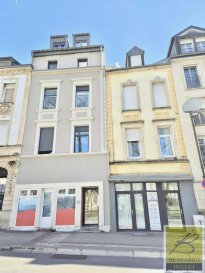 À VENDRE ? APPARTEMENT 1 CHAMBRE À DIFFERDANGE

Situé à Differdange, cet appartement d'une superficie d'environ 45 m² offre un agencement fonctionnel et un fort potentiel d'évolution.

Le bien se compose d'un séjour lumineux, d'une cuisine séparée, d'une chambre à coucher et d'une salle de bain.
Une cave commune est également à disposition.

Atout majeur : possibilité d'ajouter un étage supplémentaire, offrant une opportunité rare d'agrandissement ou de valorisation du bien, idéale pour un projet personnel ou un investissement à fort potentiel (sous réserve des autorisations communales).

Cet appartement conviendra parfaitement pour un premier achat ou un investisseur à la recherche d'un bien avec perspective d'extension dans une commune dynamique.

Pour plus d'informations sur cette propriété d'exception ou pour organiser une visite, veuillez nous contacter au 28 77 88 22.
Nous sommes également disponibles pour des visites le samedi afin de mieux convenir à votre emploi du temps.

Notre agence est en recherche active de nouveaux biens à la vente pour répondre à la demande de nos clients acquéreurs.
Si vous envisagez de vendre ou d'échanger votre bien, contactez-nous pour une estimation gratuite et confidentielle.