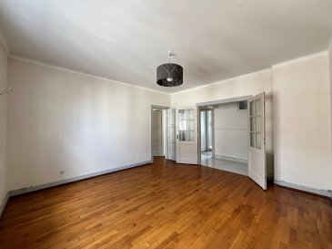 A Thionville, quartier Parc Napoléon, appartement avec 2 chambres. A Thionville, quartier Parc Napoléon, dans immeuble avec ascenseur, appartement de 86 m2 comprenant un dégagement, un séjour, 2 chambres, une salle de bains avec douche, un WC sépparé, un cellier, une cuisine équipée avec accès balcon.
Une cave.
Un grenier.
Les informations sur les risques auxquels ce bien est exposé sont disponibles sur le site Géorisques : www.georisques.gouv.fr » 
Contact : 03 82 53 44 32