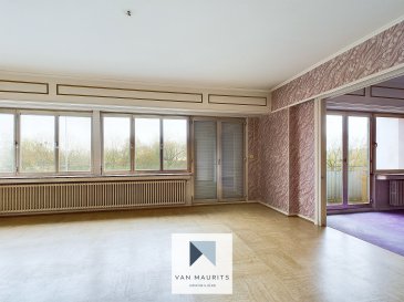 Cet appartement exceptionnel par sa taille de 303 m2 habitables et son adresse hyper centrale se situe au 30, Bd d'Avranches, à 10 min à pied de la Grand-Rue. La vue du deuxième étage offre un panorama sur toute la ville haute, dont la cité judiciaire qui se trouve en face de la résidence.

Ce bien rare exige une rénovation, permettant de multiples agencements intérieurs ainsi que sa division en trois unités séparées.

Double affectation: habitation et/ou bureau. 

L'offre comprend également deux emplacements intérieurs et deux caves privatives. 

Pour tout renseignement et le plan du bien, veuillez contacter:
Katia Gravière au 661 33 29 82 ou katia@vanmaurits.lu