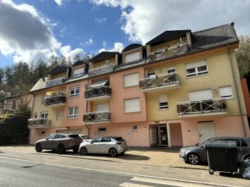 Situé au 2ème étage de la résidence construite en 1998, bel appartement proposant +/- 85 m² + terrasse de +/- 5 m², comprenant :

- Hall d'accueil.
- Grand salon et salle à manger.
- Cuisine équipée récente et séparée avec accès terrasse de +/- 5m2.
- 2 chambres à coucher avec placards intégrés.
- Salle de bains/douche.
- WC séparé.
- Parking intérieur pour une voiture rez-de-chaussée.
- Grande cave privative et buanderie de communes au rez-de-chaussée.