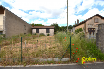Maison à rénover Proche entrée A31..  Maison à rénover entièrement comprenant : une cuisine, 3 pièces, une salle de bains, WC. Edifiée sur une parcelle de 1044m2. Petit prix grand Terrain !!!
 Les informations sur les risques auxquels ce bien est exposé sont disponibles sur le site Géorisques : www.georisques.gouv.fr