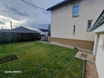 REF/690

Maison mitoyenne d'un seul côté seulement, un jardin ainsi qu'un garage  complète ce bien.

En rez-de-chaussée: entrée par une véranda, un couloir desservant une cuisine avec porte vitrée donnant accès au jardin, un spacieux salon/séjour  très lumineux, WC séparé et accès caves.

A l'étage : palier desservant 2 chambres, une pièce dressing (possibilité d'agencer une 3ème chambre), une salle d'eau avec WC également.

Caves: Chaufferie/buanderie.

Un jardin clôturé et arboré, belle dépendance d'environ 10 m² avec récupérateur d'eau de pluie.
Chauffage central gaz de ville, double vitrage PVC avec volets roulants manuels.
Un garage non attenant.

Consommation énergétique primaire: E
Consommation énergétique finale: E

Les informations sur les risques auxquels ce bien est exposé sont disponibles sur le site Géorisques

N'hésitez pas à prendre contact auprès de NOUVELLE AGENCE SAINT CHRISTOPHE AU 03 87 30 13 66 ou demandez SANDRA au 06 98 80 62 37, agent immobilier inscrite au RCS de Metz sous le n° 831 288 303