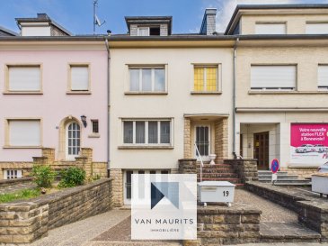 Située dans le quartier de Bonnevoie à Luxembourg-Ville, cette maison mitoyenne construite en 1958 présente une surface totale d'environ ± 217 m², dont ± 108 m² habitables.

Au rez-de-chaussée un hall d'entrée de ± 14 m² dessert le salon de ± 21 m² avec une belle luminosité et communique avec la salle à manger de ± 12 m² et la cuisine indépendante de ± 7 m².

Le premier étage comprend un palier de ± 5 m², deux chambres de ± 16 m² et de ± 18 m², une chambre de ± 10 m² ainsi qu'une salle de bain de ± 6 m² (équipée d'une baignoire, d'un lavabo, d'un WC et d'un bidet).

Les combles offrent un véritable potentiel de développement avec un grenier non isolé de ± 49 m² pouvant être aménagé en deux chambres supplémentaires et une salle de bain, permettant ainsi d'augmenter significativement la surface habitable de la maison.

Au sous-sol, le palier de ± 9 m² mène au garage de ± 21 m², à la buanderie de ± 18 m², à la cave à vin de ± 10 m² et une chaufferie de ± 10 m².

Prestations et équipements :

- Sols en carrelage, parquet, linoléum et dalle en béton
- Revêtements muraux en papier-peint et peinture
- Châssis en bois
- Double et simple vitrage
- Volets manuels
- Chaudière au gaz
- Chauffage par radiateurs
- Escalier intérieur
- Toiture en ardoises
- CPE : en cours de réalisation

La maison bénéficie d'une situation particulièrement recherchée à Bonnevoie, à proximité immédiate des commerces, des écoles, des crèches, des restaurants, des infrastructures sportives et des parcs de jeux. Les transports en commun sont facilement accessibles avec les arrêts de bus, la gare de Luxembourg ainsi que le tram à quelques minutes. Les pistes cyclables, les sentiers de promenade et les principaux axes autoroutiers permettent également de profiter d'une excellente mobilité au quotidien.

Personne responsable du bien :

Yuliana Dimitrova  
Tel: +352661 50 27 19  
email: yuliana@vanmaurits.lu