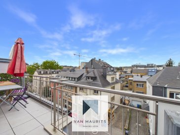 Situé à Luxembourg-Bonnevoie, dans une zone résidentielle paisible, cet appartement entièrement rénové se trouve au 3ème étage d'une résidence bien entretenue avec ascenseur. Il présente une surface totale de ± 123 m², dont ± 79 m² habitables.

Il se compose comme suit :

La porte d'entrée s'ouvre sur un hall de ± 10 m² avec placards intégrés, desservant la partie jour composée d'un spacieux et lumineux séjour ainsi que d'une cuisine ouverte entièrement équipée et aménagée de ± 30 m², donnant accès à une terrasse de ± 11 m² exposée plein sud, bénéficiant d'une vue dégagée et sans vis-à-vis.

L'appartement dispose également de deux chambres de ± 12 m² et ± 16 m², donnant toutes deux accès à une seconde terrasse de ± 11 m², également sans vis-à-vis, ainsi que d'une salle de bains de ± 6 m² et d'un WC séparé de ± 1,5 m².

Une cave privative de ± 6 m² et un garage fermé de ± 18 m², situés au sous-sol de la résidence, complètent ce bien.

Détails complémentaires :

- Appartement en excellent état
- Environnement calme à proximité du centre-ville
- Exposition SUD
- Triple vitrage sur châssis PVC
- Volets manuels
- Fibre optique
- Porte d'entrée sécurisée
- Interphone
- Ascenseur
- Chaudière à gaz, chauffage par radiateurs
- 2 Terrasses
- Garage fermé
- Écoles, crèches, parcs, aires de jeux, restaurants, commerces
- Desservi par les transports en commun

Personne responsable du bien :

Yuliana Dimitrova  
Tel: +352661 50 27 19  
email: yuliana@vanmaurits.lu