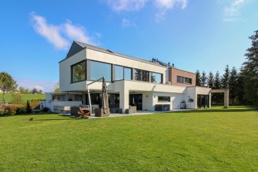 -- FR --<br/><br/>Villa exceptionnelle sur terrain de 15 ares.<br />
Construction de 2012 en très bon état, finition luxueuse, nombreux aménagements techniques et meubles sur mesure.<br />
± 360 m2 surface habitable<br />
Salle de cinéma et Piste de quilles<br />
Garage de 46m2 et plusieurs emplacements extérieurs.<br />
<br />
- Rdc:<br />
Hall spacieux<br />
Vestiaire<br />
WC séparé<br />
Bureau<br />
Salle de Fitness<br />
Cuisine ouverte haut de gamme, arrière-cuisine <br />
Living/Salle à manger et Bar avec une belle cheminée et lumières indirectes pour une ambiance optimale.<br />
Grandes baies vitrées donnant sur une terrasse de +/- 60 m2 partiellement couverte <br />
<br />
- 1er étage:<br />
\'1 suite parentale de 21,85m2 avec son dressing de 16,93m2 et salle de bains privative, style Wellness de 38,41m2. (Sauna, Jacuzzi, Douche/Hammam)\'<br />
3 chambres à coucher<br />
1 buanderie<br />
1 salle de bains<br />
WC séparé<br />
Débarras<br />
<br />
- Sous-sol:<br />
Salle de cinéma (Golf Simulator)<br />
Piste de quilles avec Bar Lounge<br />
WC <br />
Plusieurs caves et local technique<br />
Chaufferie<br />
<br />
Cette belle demeure est un endroit idéal pour y installer son \'domicile légal\'.<br />
Beau jardin arboré et clôturé. <br />
Exposition sud.<br />
Panneaux solaires thermiques<br />
Système de récupération d\'eau pluviale<br />
Triple vitrage<br />
Stores à lamelles électriques<br />
Chauffage au sol (sauf chambres à coucher)<br />
<br />
N\'hésitez pas à nous contacter pour d\'autres informations:<br />
info@immowolz.lu / +352 95 82 59-1<br />
<br />
--------------------------------------------------------------------------<br />
<br />
Außergewöhnliche Villa auf einem Grundstück von 15 Ar.<br />
Bau von 2012 in sehr gutem Zustand, luxuriöses Finish, viele technische Einrichtungen und individuelle Möbel.<br />
± 360 m2 Wohnfläche<br />
Kino und Kegelbahn<br />
46m2 Garage und mehrere Außenstandorte.<br />
<br />
- Rdc:<br />
Geräumige Lobby<br />
Garderobe<br />
Separates WC<br />
Büro<br />
Fitnessraum<br />
Gehobene offene Küche, Spülküche<br />
Wohn- / Esszimmer und Bar mit schönem Kamin und indirekter Beleuchtung für ein optimales Ambiente.<br />
Große Fenster mit Blick auf eine Terrasse von +/- 60 m2 teilweise überdacht<br />
<br />
- 1. Etage:<br />
\'1 elterliche Suite von 21,85m2 mit seinem Dressing von 16,93m2 und privatem Badezimmer, Wellness-Stil von 38,41m2. (Sauna, Whirlpool, Dusche / Hammam) \'<br />
3 schlafzimmer<br />
1 Wäsche<br />
1 Badezimmer<br />
Separates WC<br />
Befreiung<br />
<br />
- Keller:<br />
Kino (Golf Simulator)<br />
Kegelbahn mit Lounge Bar<br />
WC<br />
Mehrere Keller und Technikraum<br />
Kesselraum<br />
<br />
Dieses schöne Haus ist ein großartiger Ort, um Ihr \
