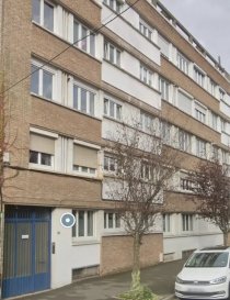 La Madeleine Vente  - Garage fermé     25 000 € En petite copropriété , 
Garage aérien( box)  pour une voiture dans une petite copropriété . 
Charges annuel 20 euros 
Exclusivité Barbara IMMOBILIER 0666924628