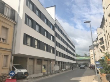Résidence KYAN à ESCH-SUR-ALZETTE  Immeuble en voie de construction de standing composé de 56 appartements et de 5 surfaces commerciales répartis sur 6 étages.  La résidence est située à l’angle de la rue Pasteur et du boulevard Prince Henri et est divisée en deux blocs adjacents, A et B.  Appartement DUPLEX numéro 90/129 au 1er et 2ème étage avec ascenseur de 76 m2 et comprenant : hall d’entrée, séjour avec accès jardin de 30 m2 cuisine non équipée ouverte sur living, WC séparé, deux chambres à coucher et une salle de bains, balcon.  Prix emplacement intérieur : à partir de 37.500,- euros (TVA 3% inclus) Prix cave: à partir de 3.950,- euros (TVA 3% inclus)  Le prix affiché s’entend à 3% de TVA.  Disponibilité: 4ème trimestre 2018.  Esch-sur-Alzette se trouve à 15 minutes de Luxembourg-ville et à proximité de toutes les commodités.  Plans et cahier des charges sur demande 
Contact : Nassim Toloui  Téléphone : 691 120 478