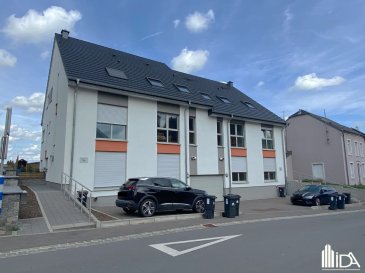 L'Immobilière de l'Attert vous prospose en location ce beau et lumineux duplex situé à Niederpallen, commune de Redange/Attert.

Ce spacieux duplex de +/- 119,05m² situé au 1er et 2ème étage se compose comme suit:

Niveau 1:
- hall d'entrée
- grande cuisine équipée avec salle à manger
- débarras avec connexion lave-linge
- wc séparé
- beau séjour avec sortie sur balcon de 5,85m²

Niveau 2:
- salle de douche avec 2 lavabos et wc
- 3 chambres à coucher, dont 2 plus petites.

Le duplex dispose d'une cave privative et un emplacement intérieur et extérieur.

Loyer : 1 950€
Charges : 230€
Caution : 2 mois de loyer
Frais d'agence : 1 mois de loyer + TVA (partagé 50/50 entre locataire et bailleur)

Ce bien vous intéresse ! Merci de remplir le 
