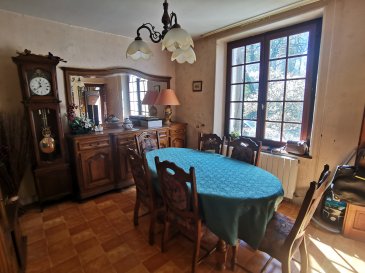 En exclusivité GLPromotion Agence Immobilière.

Maison jumelée de +/- 85m² sur une parcelle de +/- 4 Ares.

Composée au RDC :
D'une entrée
D'un salon
D'une salle à manger
D'une cuisine non équipée avec accès direct à la terrasse et au jardin.
D'une salle de douche
D'un WC

Au 1er étage :
De deux chambres
Combles

Au sous-sol d'une cave

Terrasse et jardin

Maison à rénover
Fosse septique

MANDAT EXCLUSIF
Frais d'agence à charge vendeur