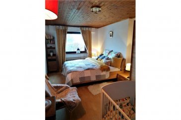 Veuillez contacter Benjamin Jacques pour de plus amples informations :
- T : +352 691 316 612
- E : benjamin.jacques@remax.lu

REMAX Luxembourg vous propose cette charmante maison de 3 chambres, d'une surface de 123 m², idéalement située dans la charmante commune de Nospelt.

Le bien se compose comme suit : au rez-de-chaussée un hall d'entrée, un débarras, une cuisine individuelle toute équipée de 11,5 m², un salon/salle à manger de 20,5 m², des toilettes séparées et un espace buanderie. Le rez-de-chaussée se termine magnifiquement avec accès terrasse et un jardin sans aucun vis-à-vis avec vue sur la nature.

À l'étage vous trouverez une première chambre de 10,4 m², une seconde chambre de 11,5 m² et une dernière et troisième chambre de 11,5 m². L'étage se complète avec une salle de bain de 6 m² et une salle d'eau avec lavabo et toilettes séparées.

Au dernier étage vous découvrirez tout le potentiel de cette maison avec des combles aménageables de 25 m².

Le bien se complète par 2 places de parkings extérieures à l'avant de la maison.

Le prix de vente comprend la commission d'agence de 3% + TVA 17% à la charge de la partie venderesse.