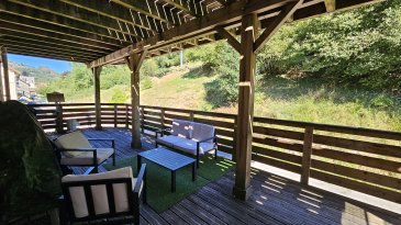 Entre La Bresse et Cornimont, bel appartement moderne de type F4 de 80m² au premier étage. Composé d'un salon-séjour ouvert sur cuisine équipée, de 3 chambres, d'une salle d'eau et de WC.
Terrasse et place de stationnement.
Pôele à pellet et radiateurs électriques.
Disponible le 1er novembre.