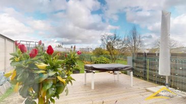 Pétange Vente  - Maison jumelée     997 000 € L'agence IMMO LORENA de Pétange a le plaisir de vous présenter une superbe maison, complètement rénovée en 2023, alliant confort, modernité et convivialité, le tout sur un terrain clôturé de 4 ares sans vis-à-vis.
Que ce soit de par sa situation dans une rue calme (voie sans issue) à proximité du centre et de toutes commodités (près de Linger) ou encore de par la luminosité de sa véranda, cette demeure vous séduira.
Ce bien d'une surface habitable d'environ 165 m2 se compose comme suit :
- hall d'entrée spacieux avec armoire encastrée - 6,50m2
- toilettes séparées - 2,26m2
- living agréable avec son poêle à bois - 32,74m2
- cuisine ouverte entièrement équipée - 11,21m2
- véranda de 10,57m2 offrant une vue dégagée avec accès direct vers la terrasse (25m2) et le beau jardin à l'arrière.
Le premier étage se dédie à votre famille avec son hall distribuant 3 chambres de taille moyenne (9,52m2, 14,99m2 et 14,25m2) et une salle de douche (7,96m2).
Le deuxième étage offre deux grandes chambres (la première 19,89m2 au sol 12,04m2 avec mezzanine (8,90m2 au sol), la seconde (16,77m2). Une salle de bain avec baignoire (6,31m2).
Magnifique parquet massif dans toute la partie habitable.
Le sous-sol se répartit comme suit :
- couloir et coin buanderie - 7,46m2
- local technique - 1,82m2 
- cave - 12,11m2
- local de stockage - 12,28m2
- local technique avec pompe à chaleur - 4,34m2
- hall vers salle de douche - 4,43m2
- salle de douche - 2,19m2
- accès vers l'extérieur.
La surface totale est d'environ 235m2.
Un beau garage et deux emplacements extérieurs viennent complèter ce bien.
Atouts supplémentaires :
- finitions de haute qualité
- jardin sans vis-à-vis
- cablâge prêt pour interphone, vidéosurveillance et climatisation (chambres du 2ème étage)
- moustiquaires à l'arrière.
Pour tout contact:
Joanna Rickal: +352 621 365 640
Vitor Pires: + 352 691 761 110
L'agence Immo Lorena est à votre disposition pour toutes vos recherches ainsi que pour vos transactions LOCATIONS ET VENTES au Luxembourg, en France et en Belgique.