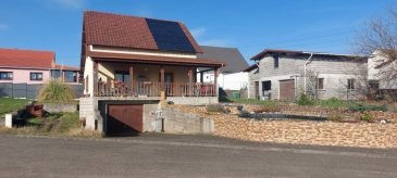 Venez découvrir dette Belle maison individuelle située au calme dans un beau quartier proche de la frontière allemande, le plus de cette maison c'est une grande dépendance de 2003 qui conviendrait à plusieurs activités, garage, hangar, stockage, atelier et même possibilité de la transformer en logement. 
Idéale pour un investisseur ou artisan.  

La maison se décline sur 2 niveaux avec au  rdc, 1 cuisine équipée ouverte sur le séjour, 1 coin bureau, 1 salle de bains, 1 WC une terrasse couverte
A l'étage 4 chambres une salle de bains.

Sous-sol complet avec un garage, une buanderie, un cellier, le chauffage est au gaz, un ballon thermodynamique pour l'eau chaude, des panneaux photovoltaïques 3KV, la toiture est en excellent état (tuiles de 2012).

L e terrain de 9.10 ares  est clôturé.



