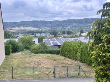 Le Bureau Immobilier Loewen-Kill présente à la vente ce terrain constructible, libre de tout contrat de construction, implanté dans une Zone d'habitation 1 d'une impasse à Helmsange (Commune de Walferdange).

Sa largeur d'environ 15,50m avec une profondeur d'environ 35,00m permettent la construction d'une maison unifamilale.

Nous sommes à votre disposition pour tout renseignement complémentaire et un rendez-vous de visite:
contact@loki.lu
691 93 22 02

Les honoraires de négociation sont à la charge du vendeur.