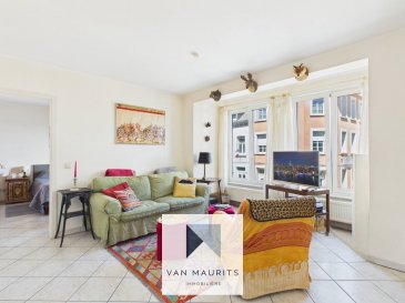 Situé à Limpertsberg, quartier recherché de Luxembourg (31, av. de la Faincerie), cet appartement au 1er étage d'une résidence construite en 2000 offre un cadre de vie agréable à proximité immédiate du centre-ville.

D'une surface habitable d'environ 57 m², le bien se compose comme suit :

Au premier étage, le hall d'entrée de ± 3 m², avec un wc séparé de ± 2 m², dessert un séjour lumineux de ± 29 m² avec une sortie sur un balcon de ± 6 m², ainsi qu'une cuisine équipée de ± 7 m².

L'espace nuit comprend une chambre de ± 14 m² et une salle de douche de ± 3 m² (avec lavabo et douche).

Au sous-sol, vous bénéficiez d'une cave privative de ± 2 m², et en option d'un emplacement de parking intérieur de ± 13 m² à 85.000 euros, ainsi que d'une buanderie commune.

Détails complémentaires :

- Sols en carrelage
- Châssis PVC avec double vitrage
- Volets manuels
- Ascenseur
- Chaudière au gaz
- Chauffage par radiateurs
- Placards intégrés à l'entrée
- Parlophone
- Situation hyper centrale ? tram à 3 min., commerces et services à proximité directe.

Agent responsable :
Katia Gravière