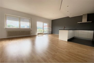 Veuillez contacter Eusébio Henriques pour de plus amples informations :
- T : +352 691 660 033
- E : henriques.eusebio@remax.lu

RE/MAX, Spécialiste de l'immobilier à Luxembourg, vous propose, à la location, ce bel appartement de 97 m², 2 chambres,1 bureau ou chambre d'enfant, 2 balcons, situé au 2ème étage.
Ce bel appartement rénové en 2021 ( parquet macif, peintures) se situe dans une rue très calme et résidentielle (rue de Kirchberg) à Weimerskirch, proche de toutes commodités (boulangerie, crèche, coiffeur, grande surface, gare, autoroute).

Descriptif :

Appartement traversant de 100 m² avec beaucoup de luminosité, situé au 2ème étage et disposé de manière suivante :

Hall d'accueil qui dessert les pièces, salon/salle à manger ouverte sur une spacieuse cuisine coin repas, entièrement équipée avec accès direct sur un balcon sans vis-à-vis, salle de douche (douche italienne, vasque et WC) un deuxième WC séparé, une chambre parentale, une deuxième chambre avec balcon, et un bureau ou chambre d'enfant.

À cela s'ajoutent :

- Une cave
- Un emplacement intérieur
- Une buanderie commune 
- Et un local vélos

Disponible immédiatement.

3 mois de caution
Frais d'agence à la charge du locataire : 100 % du montant du loyer + TVA 17 %