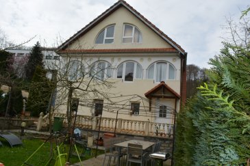 FIS Immobilière vous présente une spacieuse et belle maison libre de 4 côtés avec de grandes baies vitrées dans chaque pièce pour un maximum de lumière. Entourée de verdure elle est située dans une rue très calme de Rameldange. Avec une surface habitable de +/- 180 m2 celle-ci se compose comme suit. Au rez-chaussée nous sommes accueilli par un couloir d'entrée, un Wc séparé, une chambre à coucher, un charmant séjour avec feu ouvert ainsi qu'un bar de maison, une salle à manger, une cuisine entièrement équipée avec accès sur une terrasse et un magnifique jardin aménagé. Au 1ère étage nous trouvons 3 chambres à coucher avec une salle de bains et un grand bureau avec de grandes baies vitrées. Le 2ème étage comprend une cuisine équipée ouverte sur un living avec une salle de douche, une chambre et un grand dressing.
N‘hésitez pas à nous contacter por toute question complémentaire +352 621 278 925 