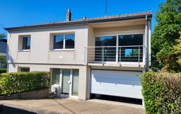 Sarreguemines 6 pièces - 131.43 m². Chez Nord Sud Immobilier - MAISON INDIVIDUELLE ENTIÈREMENT RÉNOVÉE - PRÊTE À Y HABITER 

Découvrez ce pavillon des années 1970 sur Sarreguemines et proche de toutes commodités,  entièrement repensé pour vous offrir un cadre de vie clé en main.  

Au rez-de-chaussée, l'espace se décline en trois chambres, une cuisine ouverte sur un salon-séjour lumineux, une salle de bain et des WC séparés. 
Le sous-sol semi-enterré révèle un garage équipé d'une porte automatique, une chambre supplémentaire, une salle d'eau avec WC, un bureau et une chaufferie abritant une chaudière gaz basse température installée en 2008.

Isolation renforcée : 10 cm de polystyrène sous toiture + 3 façades isolées par l'extérieur (économies d'énergie garanties !).
Double vitrage aluminium et volets électriques à l'avant (PVC manuels à l'arrière) pour un confort thermique et acoustique optimal.

Le tout sur un terrain de 9 ares avec une belle terrasse pour profiter des beaux jours. 

Disponible immédiatement, cette maison est une opportunité rare pour ceux qui recherchent un bien rénové, fonctionnel et sans surprises. 

Les informations sur les risques auxquels ce bien est exposé sont disponibles sur le site Géorisques : www.georisques.gouv.fr

Contactez nous pour organiser une visite et découvrir tout son potentiel.
Nord Sud immobilier à Sarreguemines, Rohrbach les Bitche, Bitche et Diemeringen.