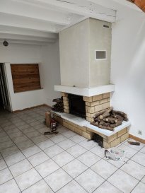 MAISON A LA CAMPAGNE.  à 10 minutes de REMILLY : PETIT PRIX POUR CETTE MAISON A RENOVER offrant un beau potentiel comprenant au rez-de-chaussée : une chambre, une cuisine ouverte sur salle à manger, une salle de bains (douche et baignoire), un WC, un salon avec cheminée accès mezzanine et étage comprenant 4 chambres et un grenier.
 Une terrasse et un jardin.
 TRAVAUX A PREVOIR
 PRIX 40 000 EUR
 AGENCE VENNER 0387636009
 ACHAT // VENTE // LOCATION // GESTION LOCATIVE // ESTIMATIONS 
  