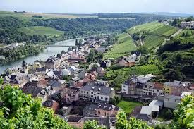 !!!!!!!!!!!! A DECOUVRIR  !!!!!!!!!!!!!!<br>                    DEUX TERRAINS À BATIR<br><br>Terrain à bâtir SANS CONTRAT DE CONSTRUCTION d une superficie de 14,45 ares, sis dans la rue de rue de Giesenbour dans la localité de Rosport .<br><br>Possibilité de construire deux maisons unifamiliale sous condition d\'acceptation de la commune. <br><br>Pour toute autre information, veuillez me contacter au 352 691 238 008