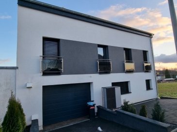 *** Sous Compromis***

Immo Color a le plaisir de vous proposer à la vente, cette magnifique maison de 352m², sur un terrain de 4ares62ca, située  sur la rue Om Bruch à Wecker - Gare L-6868 dans une rue calme.

Elle se compose d'une belle entrée avec vue sur le living, salle à manger et terrasse, une cuisine équipée, un débarras et WC séparée ainsi que le garage, se trouvent au rez-de chaussée; à l'étage, vous trouverez une magnifique suite parentale avec dressing et salle de bain, ainsi que 3 autres chambres plus une buanderie, le deuxième étage se compose d'une grande chambre à coucher une salle de bain, et un appartement entièrement équipée d'un living, salle à manger et cuisine équipée, ainsi qu'une chambre et un mezzanine ou deuxième chambre ou bureau.

Bien que c'est une nouvelle construction, la maison nécessite de quelques travaux de finitions et aménagements extérieurs, prix à débattre. 

Idéale pour deux familles.

Pour plus d'information ou visite, n'hésitez pas à nous contacter.
www.immocolor.lu
tél: 691 080 103 ou 691 860 584
contact@immocolor.lu
