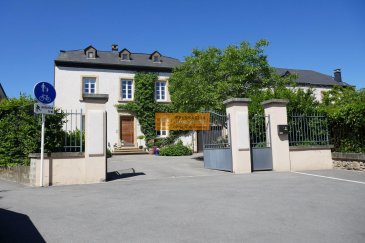 Please find the english version below.<br><br>Belle propriété rénovée d\'une surface totale de 700m2 située sur un terrain de 6 ares, avec une très belle cour intérieure menant à la fermette.<br><br>La partie maison d\'habitation est très lumineuse et se compose comme suit : <br><br>Le rez-de-chaussée :  Hall d\'entrée avec un escalier moderne lumineux en verre, grand living/salle à manger avec cheminée donnant sur la grande cuisine équipée. On dispose également d\'une grande terrasse exposée plein SUD et d\'un WC séparé.<br><br>Etage 1 : Palier en verre, grande chambre parentale avec dressing donnant sur une magnifique salle de bains moderne avec douche et baignoire. Sur le palier vous y trouverez également un débarras/dressing supplémentaire.<br><br>Etage 2 : 2 belles chambres à coucher et 1 salle de douche avec WC.<br><br>Sous-sol : grande cave avec douche et chaufferie/ buanderie.<br><br>On a également une deuxième cave voutée accessible par l\'extérieur de la partie maison.<br><br>La 1er partie grange :<br>Rez-de-chaussée :  Grand garage avec accès vers la partie galerie. La partie galerie avec une grande porte vitrée est divisée en grande pièce ouverte avec une réception, bureau et WC séparé (idéal pour une profession libérale).<br><br>Etage1 :  Grand palier donnant sur une grande pièce ouverte, salle de douche avec double cabine et 1 pièce/chambre.<br><br>Etage 2/Grenier : grande espace ouvert différentes possibilités d\'aménagement.<br><br>2ième partie grange : <br>Rez-de-chaussée : Hall, cave et pièces de rangement.<br>Etage 1 : 1 studio<br>Etage 2 : 1 appartement et 1 studio<br><br>On dispose également d\'un jardin sur la partie droite de la fermette.<br><br>Possibilité de stationner plusieurs  voitures dans la cour intérieure. <br><br>Absolument à visiter. Idéal pour profession libérale.<br> <br><br>La fermette est un objet rare combinant l\'ancien avec le moderne, à proximité des écoles et du parc de Hesperange, ainsi qu\'à quelques minutes seulement du nouveau quartier du Ban de Gasperich et de la Ville de Luxembourg.  Arrêts de bus devant la porte.<br><br><br>Beautiful renovated property with a total area of 700m2 located on a plot of 6 acres, with a beautiful interior courtyard leading to the farmhouse.<br><br>The residential house part is very bright and is composed as :<br>The ground floor: Entrance hall with a modern luminous glass staircase, large living / dining room with fireplace opening onto the large fitted kitchen. There is also a large south facing terrace and a separate toilet.<br><br>Floor 1: Glass landing, large master bedroom with dressing room opening onto a magnificent modern bathroom with shower and bathtub. On the landing you will also find an additional storage room / dressing room.<br><br>Floor 2: 2 beautiful bedrooms and 1 shower room with WC.<br>Basement: large cellar with shower and boiler / laundry room.<br>There is also a second vaulted cellar accessible from outside the house part.<br><br>The 1st part of the barn:<br><br>Ground floor: Large garage with access to the gallery section. The gallery part with a large open glass door is divided into a large room with a reception, office and separate WC (ideal for a liberal profession).<br><br>Floor1: Large landing opening onto a large open room, shower room with double cabin and 1 room / bedroom.<br><br>Floor 2 / Attic: large open space with different layout possibilities.<br><br>2nd  part of the barn:<br>Ground floor: Hall, cellar and storage rooms.<br>Floor 1: 1 studio<br>Floor 2: 1 apartment and 1 studio<br><br>There is also a garden on the right side of the farmhouse.<br><br>Possibility of parking several cars in the inner courtyard.<br><br>Absolutely to visit. Ideal for liberal profession.<br><br>The farmhouse is a rare object combining the old with the modern, close to schools and the Hesperange park, as well as only a few minutes from the new Ban de Gasperich district and the City of Luxembourg. Bus stop in front of the door.<br><br>