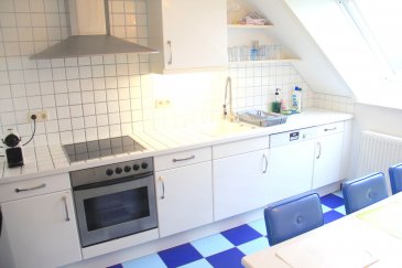 ******** A VISITER *********

Magnifique appartement, très lumineux et clair avec vue dégagée, au 4ème et dernier étage d'une résidence bien entretenue située dans le quartier résidentiel du CENTS. 
La surface totale habitable est de  /- 90m2.

L'appartement est actuellement disposé comme suit;

- Entrée et couloir de 13 m. 
- Première chambre de: 13 m. 
- Deuxième chambre de: 14 m. 
- Troisième chambre de : 15 m. 
- Bureau ou petit salon de 13,30 m. 
- La cloison entre la troisième chambre de 14 m et le bureau ou petit salon de 13,30 m peut être facilement démontée pour retrouver un grand living de 27,30 m au total. 
- Cuisine équipée séparée 9,30 m. 
- Salle de bains; baignoire avec douche, WC, lavabo 5,20 m. 
- WC séparé avec lavabo de 1,80 m. 
- Débarras pour lave-linge et sèche-linge de 1,80 m. - Cave privative de 7,10 m. 

L'appartement est équipé de: 
Dans les chambres, armoires encastrées faites sur mesure laquées blanc brillant. 
Porte d'entrée sécurisée. 
Ventilation double flux. 
Chauffage au gaz de Ville. 
Volets roulants électriques. 
Fenêtres en aluminium laqué et double vitrage isolant. 
Parlophone et visiophone. 
Fibre. 
La résidence est équipée de: Grande buanderie commune ventilée pour faire sécher le linge. 
Local pour vélos commun. 

A l'arrière de la résidence se trouve un jardin avec espace vert appartenant à la copropriété pour les résidents. 
Station de location vélos électriques Vel'oh en face. 

La résidence se situe à quelques minutes du Centre ville, à proximité du centre financier du Kirchberg et de l'aéroport. 
École primaire, école précoce et crèches. Quartier résidentiel très bien desservi par les transports communs. Axes autoroutiers à proximité. 
A distance de marche (2 min) il y a un supermarché (Delhaize), une pharmacie, un médecin de famille et une crèche. Le quartier est relié au Kirchberg, au centre-ville et à l'aéroport par de nombreux bus fréquents (lignes 7, 9, 14, 20, 25, 29, 968, CN1).

Pour plus de renseignements veuillez nous contacter au 691 850 805.