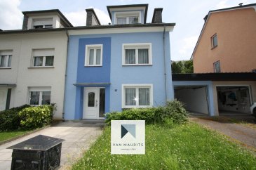 Cette maison totalement rénovée située à Kirchberg/Weimerskirch (29, rue de Kirchberg), proche du centre-ville et du centre commercial de Kirchberg, vous offre une surface habitable de ± 130 m² et se compose comme suit:

Au rez-de-chaussée: un hall d'entrée ± 11 m² donnant sur un séjour ± 28 m² et une cuisine ± 8 m ².

Au premier étage: un palier menant vers deux chambres ± 13 m² et ± 14 m², une salle de bain de ± 8 m² ainsi qu'une salle de de douche avec WC ± 4 m².

Au deuxième étage: une chambre ± 20 m², une salle de bain ± 14m².

Un jardin orienté sud de ± 175 m², une cave de ± 24 m² ainsi qu'un garage de ± 23 m² complètent l'offre.

Généralités:

- Idéalement placée dans la ville de Luxembourg, au calme et à proximité des institutions européennes;
- Jardin de ± 175 m², orienté au sud;
- Convient aux investisseurs;
- Chaudière au gaz;
- Double vitrage en PVC, volets électriques et manuels;
- Arrêts de bus dans la rue;
- Centre de la ville à 5 min.;
- Belles promenades dans les alentours.

Agent responsable : Katia Gravière au 661 33 29 82 ou katia@vanmaurits.lu