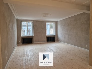 Situé à Stadbredimus, cet appartement situé au première étage d'une résidence de 3 unités datant de 1814 dans un monument protégé complètement rénové, bénéficie d'une surface habitable de ± 85 m² et se compose comme suit :

Au 1er étage, l'entrée dessert un séjour avec cuisine ouverte de ± 44 m² ainsi qu'un accès à la loggia de ± 12 m², deux chambres de ± 12 et 16 m² et une salle de douche de ± 8 m² (avec lavabo, douche et wc suspendu).

Le rez-de-jardin comprend une emplacement de parking.

Détails complémentaire :
- Appartement en excellent état ;
- Chaudière au pellets, par radiateurs ;
- Châssis bois, double vitrage ;
- Carrelage au sol ;
- Peinture, enduit et pierre aux murs ;
- Panneaux solaires thermiques.
- CPE B-B

Agent responsable :
Juha Ahonen
Tél. : +352 661 249 476
Ë-mail : juha@vanmaurits.lu