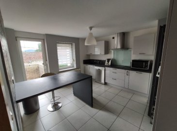 Appartement Hettange Grande 6 pièce(s) 138.78 m2. Hettange-Grande appartement F6 rue du Luxembourg
Duplex au 1er et 2éme étage comprenant une cuisine équipée (prévoir réfrigérateur et lave vaisselle) , 1 grand séjour, 4 chambres, 1 salle de bains et 2 salles d'eau.
Chauffage individuel gaz.
1 cave, 1 garage et 2 places de parking devant la maison.
Loyer 1 150 € + 50 € de charges (Eau, TEOM et entretien chaudière)
Honoraires agence 1150 €
Dépôt de garantie: 1 150 €
Libre au 3 novembre 2025 

Honoraires de 1 150 € TTC  à la charge du locataire comprenant  450 € TTC  pour l'état des lieux. Loyer de base 1150 €/mois. Provision sur charges 50 €/mois, régularisation annuelle. Dépôt de garantie 1 150 €. Classe énergie C, Classe climat C Montant moyen estimé des dépenses annuelles d'énergie pour un usage standard, établi à partir des prix de l'énergie de l'année 2021 : entre 1731.00 et 2341.00 €. Les informations sur les risques auxquels ce bien est exposé sont disponibles sur le site Géorisques : georisques.gouv.fr.
