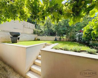 Charmante maison mitoyenne située dans un quartier résidentiel à Belvaux. À la fois dynamique et paisible, cet intérieur offre un cadre de vie idéal. À seulement quelques minutes de la gare, des écoles internationales et primaires, ainsi que des axes routiers rapides vers Belval, Differdange et Luxembourg-ville, cette maison allie praticité et confort.  

Disponible de suite.  

Au rez-de-chaussée, vous serez accueilli par un salon lumineux avec un joli feu ouvert, créant une ambiance chaleureuse. La salle à manger attenante favorise la convivialité. La cuisine moderne, entièrement équipée, s'ouvre sur une terrasse couverte, idéale pour profiter de l'extérieur même par mauvais temps. Un petit jardin intime complète cet espace, parfait pour jardiner, organiser des barbecues ou simplement se détendre au soleil. La proximité entre la cuisine et la terrasse facilite la vie quotidienne et les repas en extérieur, renforçant l'esprit convivial. Un WC séparé ajoute encore au confort de ce niveau.  

À l'étage, deux chambres confortables offrent un espace de repos agréable, tandis qu'une salle de douche moderne répond aux besoins de la famille. Le dernier étage, entièrement aménagé, propose deux chambres supplémentaires et dispose déjà d'un branchement pour une salle de bains additionnelle, laissant place à différentes possibilités d'aménagement.  

Un atout supplémentaire : une seconde terrasse en hauteur, accessible depuis le séjour, offrant un espace extérieur idéal pour se détendre à l'abri des regards grâce à sa situation en hauteur.  

Les nombreux espaces de rangement comprennent une cave, une chaufferie et une buanderie. La propriété dispose également d'un garage privé sécurisé, garantissant un stationnement pratique et sécurisé.  

L'intérieur de la maison est parfaitement isolé et calme, offrant un cadre de vie serein.  

Idéale pour une famille, cette maison combine praticité, confort et potentiel d'aménagement.  

Prix de présentation : 805 000 €   Frais d'Agence Inclus.

Pour toutes questions ou demandes d'informations, n'hésitez pas à nous contacter, nous serons toujours à votre service.

Agence ELSA'HOME à votre écoute pour la concrétisation de vos projets en toute confiance.

---------------------------------------------------------

Charming semi-detached house located in a residential area in Belvaux. Both dynamic and peaceful, this interior offers an ideal living environment. Just a few minutes from the train station, international and primary schools, as well as quick access to Belval, Differdange and Luxembourg City, this house combines practicality and comfort.  

Available immediately.  

On the ground floor, you will be welcomed by a bright living room with a lovely open fire, creating a warm atmosphere. The adjoining dining room encourages conviviality. The modern, fully equipped kitchen opens onto a covered terrace, ideal for enjoying the outdoors even in bad weather. A small, intimate garden completes this space, perfect for gardening, barbecues or simply relaxing in the sun. The proximity between the kitchen and the terrace makes everyday life and outdoor dining easier, enhancing the convivial atmosphere. A separate WC adds to the comfort of this level.  

Upstairs, two comfortable bedrooms offer a pleasant place to relax, while a modern shower room meets the needs of the family. The top floor, which is fully converted, offers two additional bedrooms and already has connections for an extra bathroom, leaving room for various layout options.  

An additional asset is a second terrace on the upper floor, accessible from the living room, offering an ideal outdoor space to relax away from prying eyes thanks to its elevated position.  

The numerous storage areas include a cellar, a boiler room and a laundry room. The property also has a secure private garage, ensuring convenient and secure parking.  

The interior of the house is perfectly insulated and quiet, offering a peaceful living environment.  

Ideal for a family, this house combines practicality, comfort and potential for conversion.  

Asking price: €805,000   Agency fees included.

If you have any questions or require further information, please do not hesitate to contact us. We are always at your service.

ELSA'HOME is here to help you realise your projects with complete confidence.