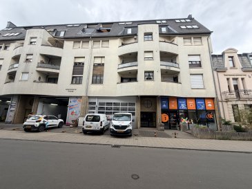 Appartement 1 chambre avec balcon et parking ? Esch-sur-Alzette Centre

Description :

Situé au 3ème étage d'une résidence au 52, rue Pasteur à Esch-sur-Alzette, cet appartement fonctionnel bénéficie d'une situation géographique idéale, à deux pas du centre-ville, des commerces et des transports en commun.

Le bien se compose comme suit :

Pièce de vie : salon/séjour avec accès direct au balcon. Cuisine : cuisine entièrement équipée. Espace nuit : 1 chambre à coucher. Annexes : 1 emplacement de parking intérieur et 1 cave.

Conditions de location & Visites
Les visites sur place seront planifiées uniquement après réception et validation de votre dossier de candidature. Merci de nous envoyer les documents suivants avant toute prise de rendez-vous :
*  Contrat de travail
*  3 dernières fiches de salaire
*  Carte d'identité
 sur notre mail : progetra@pt.lu