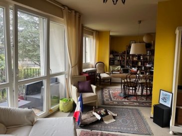 METZ : 250 000 EUR  FAI .  A SAISIR maison mitoyenne des deux cotés (surface : 2 x 110 m2  de plateau ) comprenant  :<br> - au rez-de-chaussée : garage, chambre, cave, chaufferie<br> - à l\'étage : cuisine , séjour de 48 m2, deux chambres, salle de bains, wc <br> - à l\'arrière : terrasse et jardin<br> Chauffage au gaz, Double vitrage   DPE en cours  Honoraires charge vendeur<br> Contactez nous au  06.150.144.36  