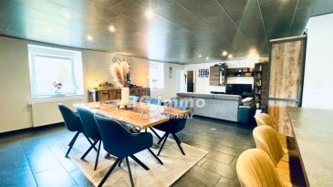 3 GIMMO LAMBERMONT VOUS PROPOSE EN EXCLUSIVITE A HERSERANGE VILLAGE CETTE MAISON JUMELEE DE VILLAGE RENOVEE DE 130 M² (HORS CAVE ET ATELIER), 4 CHAMBRES, SUPERBE TERRASSE SEMI COUVERTE, AU CALME ABSOLU, AVEC UN PARKING PRIVATIF (pour tout complément, merci de contacter François au + 33 6 23 51 05 74):

la pièce de vie ouverte de 52 m², avec sa belle cuisine équipée, est un des points forts de la maison, vous pourrez l'agencer à votre guise sans vous sentir à l'étroit ! A l'arrière de la cuisine, vous retrouverez l'espace buanderie, les toilettes séparés (premiers sur les trois de la maison), l'accès au sous-sol et celui vers la belle terrasse, en partie couverte, très bien aménagée, sans vis-à-vis, qui vous offrira une vue dégagée (sur élevée par rapport aux alentours) et ensoleillée : entretien minimum pour un agrément maximum ! A noter une arrivée et une évacuation d'eau présentes pour installer un SPA... Enfin, la salle d'eau (douche à l'italienne et toilettes) complète le rez-de-chaussée.

L'étage dispose de deux accès de part et d'autre de la pièce de vie, c'est l'idéal pour les enfants et les parents. D'un côté, vous retrouverez trois chambres : la première de 9,7 m² avec placard intégré, la seconde de 12 m², la plus grande de 16 m² avec placard intégré. Petit cagibi pour le rangement et accès au grenier (stockage uniquement). De l'autre côté, vous trouverez une grande chambre de 15 m² avec sa salle de bain privative, équipée d'un combi baignoire - douche et de toilettes.

En sous-sol, deux espaces de rangement / stockage / atelier de 14 m² chacun, accès via une porte de service.

