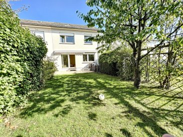 ***SOUS COMPROMIS***
LUXEMBOURG-KIRCHBERG: 
Agréable maison 4 chambres avec jardin et garage!

PLM Immobilière & Gestion du Patrimoine vous propose une charmante maison dans le quartier très prisé du Kirchberg à 2 minutes à pied du centre commercial Auchan et des Institutions Européennes.

Lumineuse et bien agencée, la maison se compose comme suit:
Rez-de-Chaussée : Hall d'entrée avec toilette, Cuisine fermée (possibilité d'ouvrir), salle à manger avec living donnant accès directement au jardin avec une orientation plein sud.
1er étage: 3 chambres à coucher de bonnes dimensions (14, 14, 13) et une salle de bains avec toilettes
2ème étage: grenier aménageable en suite (grande chambre + salle de bain + dressing)
Au sous-sol (-1) : 30m² habitable pouvant servir de salle de jeux, Second Living,... ainsi que 25m² pour la buanderie et les caves.
Maison mitoyenne de 1980 nécessitant quelques rénovations.

Emplacement exceptionnel avec toutes les commodités (centre commercial, transport en commun TRAM, BUS, proche de l'autoroute, à 2 pas de l'école Européenne, crèches, restaurant, centre sportif et piscine olympique,...)

Pour davantage de renseignements et visites, 
Veuillez contacter Pierre-Laurent Morimont au 691 210 784 ou par e-mail: info@plm-immo.lu

**ENGLISH VERSION**

LUXEMBOURG-KIRCHBERG
Nice 4 bedroom house with garden and garage!

PLM Immobilière & Gestion du Patrimoine offers you a charming house in the very popular area of Kirchberg, 2 minutes walk from the Auchan shopping centre and the European Institutions.

Bright and well laid out, the house is composed as follows:
Ground floor: Entrance hall with toilet, closed kitchen (can be opened), dining room with living room giving direct access to the south facing garden.
1st floor: 3 good sized bedrooms (14, 14, 13) and a bathroom with toilet
2nd floor: attic which can be converted into a suite (large bedroom + bathroom + dressing room)
Basement (-1): 30m² of living space which can be used as a playroom, second living room,... and 25m² for the laundry room and cellars.
Semi-detached house from 1980 in need of some renovation.

Exceptional location with all amenities (shopping centre, public transport TRAM, BUS, close to the motorway, 2 steps from the European school, nursery, restaurant, sports centre and Olympic swimming pool,...)

For more information and visits, 
Please contact Pierre-Laurent Morimont at 691 210 784 or by e-mail: info@plm-immo.lu


 