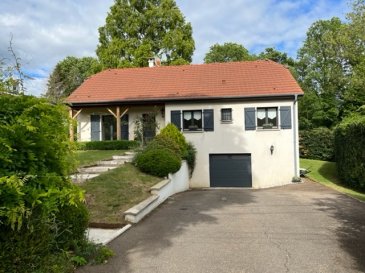 Maison individuelle de + ou - 130m2 sur un terrain de 6 ares comprenant entrée, séjour, cuisine équipée avec accès terrasse et jardin, 3 chambres dont une avec salle d'eau (douche), cellier, salle de bains avec baignoire, WC.
Au 1er combles aménagés.
Sous-sol comprenant cave et garage.