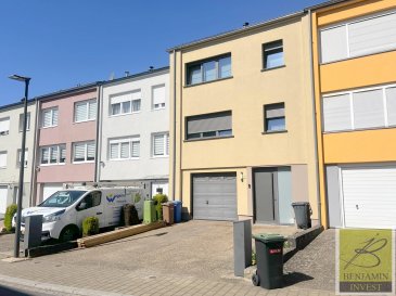 Maison lumineuse de 175 m² (135 m² habitables) à Differdange.

Cette charmante maison offre un cadre de vie paisible dans l'un des quartiers les plus prisés et calmes de Differdange. Proche des accès autoroutiers, des écoles et des commerces, elle combine à merveille tranquillité et commodité.

La maison est de très bonne construction, parfaitement entretenue et entièrement rénovée entre 2017 et 2018 ? aucun travaux à prévoir, panneaux solaire photovoltaïque installé en 2025.

Caractéristiques principales
- Surface totale : environ 175 m²
- Surface habitable : 135 m²
- Panneaux solaire photovoltaïque
- Garage : 1 voiture + 2 emplacements extérieurs
- Jardin privatif
- Terrasse de 23m2

Distribution des espaces

Rez-de-chaussée :
Studio indépendant (chambre, salle de douche, dressing)
Hall d'entrée
Cave, débarras, buanderie
Garage pour 1 voiture + 2 emplacements extérieurs
Jardin

1er étage :
Séjour spacieux et lumineux, ouvert sur la salle à manger et la cuisine équipée avec îlot central
Accès direct à une grande terrasse de 23 m²
Escalier reliant la terrasse au jardin

2? étage :
Trois chambres à coucher confortables
Salle de bain complète avec baignoire
Accès au grenier

Confort supplémentaire
Vidéophone
Volets électriques
Divers équipements modernes

Contact
Pour plus d'informations ou pour organiser une visite, contactez-nous au 28 77 88 22.
Nous sommes également disponibles pour des visites le samedi afin de mieux vous servir.

Nous recherchons activement de nouveaux biens à vendre !
Si vous envisagez de vendre ou d'échanger votre bien, contactez-nous pour une estimation gratuite.