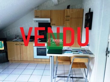 Tempocasa Strassen vous propose en exclusivité ce superbe appartement idéalement situé à Soleuvre.
Celui-ci se trouve au 3eme étage et dernier étage d\'une petite copropriété.
Il se compose d\'une cuisine ouverte sur la pièce principale, une chambre séparée et d\'une salle de douche.
Vous bénéficierez également d\'une terrasse en commun.
Ce bien est actuellement loué et est idéal pour un investisseur!
Pour plus d\'informations contactez nous.

Ref agence :159