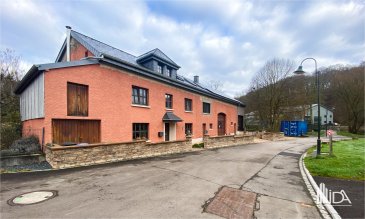 L'Immobilière de l'Attert vous propose cette charmante maison individuelle à vendre dans le village d'Everlange.

La maison de +/- 282m² se compose actuellement d'un hall d'entrée, séjour, salle à manger, débarras, cuisine équipée, cave, cave à vin, 3 chambres à coucher, salle de bain avec douche, wc, lavabos.

Cette propriété 4 façades en cours de rénovation :
Extension de l'étage (grenier), gros oeuvre terminé, offrant la possibilité d'être aménagée en espace de vie, séjour, cuisine ouverte, chambres supplémentaires, salle de loisirs, Sauna, salle de bains..

La partie commerce d'une superficie totale de +/- 274m² avec entrée séparée se compose d'un bureau, d