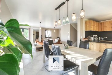 C'est dans la commune de Mersch que notre agence vous propose cette superbe maison de 2019 aux prestations exclusives.

Une opportunité rare à ne pas manquer !

Idéal pour les grandes familles! 

D'une surface habitable d'environ 280 m² pour une surface totale de 350 m² sur un terrain de 3 ares 03, elle se compose comme suit :

Au rez-de-chaussée:

- Hall d'entrée 5 m² 
- Pièce à vivre de 34 m² avec cuisine équipée (électroménager de marque Miele) 

- Salle de douche avec WC de 4 m² 

- Chambre de 13 m² 

- Terrasse de 45 m² avec barbecue et pergola bioclimatique (avec radiateur électrique intégré) 

Au premier étage:

- Cuisine 10 m² - électroménager de marque Miele, four XXL à vapeur - rotisserie et plaque de cuisson à induction de marque Gaggenau 

- Salon/ Salle à manger 38 m² (balcon de 4 m²)

- 2 chambres de 12 m² et 18,4 m² 

- WC séparé

- Salle de douche avec WC 5,4 m² 

Au deuxième étage:

- 3 belles chambres de 14 m², 18,4 m² et 45 m² avec double dressing (avec balcon de 5,3 m²)

- Salle de douche avec WC 6 m² 

- WC séparé 

Au 3ème étage, vous trouverez une pièce indépendante de 39 m² au sol avec sa salle de douche et WC. 

Autres caractéristiques:

- La maison dispose également d'un garage de 33 m² pour 2 voitures ainsi que 4 places de parking devant la maison. 

- Chauffage au gaz - chaudière Buderus de 2019 avec une gestion individuelle par pièce.

- Chauffage au sol pour le 1er et 2ème étage. 

- Fenêtres triple vitrage. Volets électriques à gestion centralisée. 

- Les velux disposent de stores en aluminium pour une meilleure isolation. 

- Leurs fermetures s'effectuent de manière électrique (télécommande) sauf dans les combles (manuel). 

- Alarme de marque AJAX Pro: détecteurs sur toutes les portes et fenêtres + détecteurs de fumée.

- Chaque étage dispose aussi d'un système de visiophonie (et d'une sonnette) pour gérer l'ouverture de la porte d'entrée de la maison au RDC. 

- Adoucisseur d'eau de marque BWT Aqua Perla 

- L'ensemble des factures est disponible. 

- Solde de TVA réduite restant(30K€) 

À proximité de nombreux commerces (pharmacie, coiffeur, restaurants, épicerie, boucherie, boulangerie...) et de l'École Internationale à Mersch.