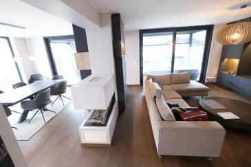 Maison individuelle, moderne et spacieuse à Gonderange - 200 m² habitables - terrain de 4.80 ares

Située au 1, rue de l'École à Gonderange, cette maison individuelle construite en 2019/2020 offre un cadre de vie confortable et moderne, alliant prestations haut de gamme et efficacité énergétique (classe ABA).

Caractéristiques principales : 
- Surface habitable : 200 m² 
- Surface totale : 282 m² (garage, chaufferie, terrasse bioclimatique incluse) 
- Terrain clos de 4,80 ares 
- Terrasse avec pergola bioclimatique et store électrique de 40m2 
- Toiture terrasse 
- Triple vitrage avec raffstore électrique (verre sécurit en RDC), hauteur plafond 
- Chauffage au sol, Pompe à chaleur Budérus 
- Parquet dans toutes les pièces de vie 
- Double flux avec climatisation intégrée (22°) 
- Panneaux solaires pour la production d'eau chaude 
- Système d'alarme Somfy 

Rez-de-chaussée : Un hall d'entrée avec vestiaire et WC, donnant accès à un grand espace de vie lumineux de 67 m², comprenant salon, séjour et cuisine ouverte entièrement équipée avec îlot central, ainsi qu'une cheminée au gaz entre le salon et le séjour. Mobilier sur mesure dans le salon et le séjour. Garage double (33 m²) avec local technique (9,6 m²). 
Étage : Un hall de nuit donnant sur la suite parentale (40 m²) avec dressing et salle de bains, 2 chambres avec placards coulissants intégrés (14,7 m² et 15,5 m²), et un bureau ou 4ème chambre (17 m²). Salle de douche, buanderie et WC indépendant. 
Extérieur : Terrasse bioclimatique de 40 m², fermée par stores électriques. 
Abri de jardin en aluminium. 
Baies vitrées hauteur plafond coulissantes avec accès à la terrasse. 
Terrain clos pour plus d'intimité. 

Une maison moderne, bien pensée et parfaitement équipée, offrant confort et performances énergétiques. 

Contact et visites : Arianna GHITTINO, téléphone : 691 205 573 Email : arianna@parkagence.lu