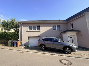 Élégante demeure familiale avec logement intégré indépendant « Deux logements, une seule adresse : l'espace de vivre ensemble, la liberté de vivre séparément. »

Nichée dans un écrin de verdure à Beyren, à l'abri de toute nuisance et pourtant aux portes de Luxembourg-Ville, cette généreuse demeure de ±225 m² séduit par ses volumes, sa luminosité et sa remarquable modularité. Son atout maître : un logement intégré totalement indépendant, idéal pour accueillir des proches, recevoir en toute intimité ou générer un revenu locatif.
?  LE LOGEMENT INTÉGRÉ  ·  REZ-DE-CHAUSSÉE, AILE DROITE
Un véritable appartement dans la maison, autonome et pleinement fonctionnel :
? Entrée privative
? Garage
? Cuisine équipée séparée
? Salon lumineux
? 2 chambres à coucher
? Salle de douche avec WC
?  LA MAISON PRINCIPALE  ·  REZ-DE-CHAUSSÉE
? Hall d'entrée accueillant
? Garage pour une voiture
? Local technique, buanderie et cave ? communiquant avec le logement intégré
?  LA MAISON PRINCIPALE  ·  1?? ÉTAGE, LES ESPACES DE VIE
? Hall de nuit
? 3 belles chambres à coucher
? Cuisine équipée et séparée
? Balcon
? Vaste séjour / salle à manger avec cheminée ? le cœur convivial de la maison
? WC séparé
? Salle de bains complète : baignoire, douche et toilettes
?  EN COMPLÉMENT
Un terrain de 1 are à disposition, à proximité immédiate de la maison ? un espace supplémentaire pour vos projets extérieurs.
?  LES ATOUTS QUI FONT LA DIFFÉRENCE
? Cadre verdoyant et paisible, tout en restant proche de toutes les commodités
? Accès rapide à l'autoroute
? Transports en commun directs vers Luxembourg (Kirchberg, ligne 140)
? Double configuration rare, parfaite pour une grande famille ou un usage intergénérationnel

Une propriété polyvalente et rare sur le marché, alliant confort, espace et indépendance.

Pour organiser une visite ou recevoir le dossier complet, contactez-nous dès aujourd'hui.  
??  691241181  ·  ?  E-mail  info@newgest.lu  ??  www.newgest.lu