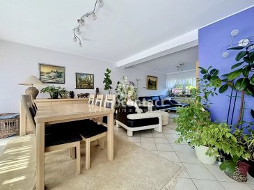L’agence immobilière IMMO-CONTACT vous propose à la vente cette charmante maison individuelle, idéalement située dans un environnement calme et résidentiel.

Édifiée sur un terrain de 4,36 ares, cette maison d’environ 145 m² habitables a été construite en 1965 et a bénéficié d’une rénovation complète en 2011, offrant aujourd’hui un excellent niveau de confort.

L’un de ses principaux atouts est son espace professionnel indépendant, accessible par une entrée séparée, permettant d’exercer une activité libérale, un cabinet ou un bureau tout en préservant la tranquillité de la partie habitation.

À l’arrière de la maison, vous découvrirez un magnifique jardin arboré, entièrement sans vis-à-vis, véritable havre de paix où il fait bon profiter des beaux jours en toute intimité. Son cadre verdoyant et ses superbes arbres apportent un charme rare à la propriété.

La maison dispose également d’un agréable balcon, d’une terrasse, d’un garage, de deux emplacements de parking extérieurs, d’un abri de jardin en maçonnerie, d’un système d’alarme ainsi que d’un grenier aménageable, offrant la possibilité de créer une chambre supplémentaire ou un espace de loisirs selon vos besoins.

La maison se compose comme suit :

Rez-de-chaussée :

* Hall d’entrée
* Garage
* Débarras avec douche
* Entrée indépendante pour l’espace professionnel
* Salle d’attente
* Bureau / local professionnel d’environ 18,3 m²
* WC séparé

1er étage :

* Hall de distribution
* Cuisine séparée entièrement équipée
* Spacieux et lumineux séjour d’environ 35 m² avec accès au balcon

2ème étage :

* Hall de nuit
* 1 Bureau ou chambre d’enfant
* 2 belles chambres à coucher
* Salle de bains

Le bien est complété par :

* Terrasse d’environ 19 m²
* Balcon d’environ 7 m²
* Magnifique jardin arboré sans vis-à-vis
* Grenier aménageable
* Cave
* Buanderie
* Garage fermé
* 2 emplacements de parking extérieurs
* Abri de jardin en maçonnerie
* Système d’alarme
* Fibre optique

Informations complémentaires :

* Surface habitable : ± 145 m²
* Terrain : 4,36 ares
* Année de construction : 1965
* Rénovation complète : 2011
* Chauffage au gaz
* Disponibilité : à partir du 15 novembre 2026

Cette maison conviendra parfaitement à une famille souhaitant profiter d’un cadre de vie paisible tout en bénéficiant d’un espace dédié à une activité professionnelle. Grâce à son superbe jardin sans vis-à-vis, son grenier aménageable et ses nombreux espaces, elle offre un potentiel remarquable pour répondre aux besoins de ses futurs propriétaires.

Visites possibles en semaine et le samedi.

Pour toute information complémentaire ou pour organiser une visite, contactez-moi au +352 26 311 992.

Estimation gratuite de votre bien sous 48h : +352 26 311 992 ou info@immocontact.lu

 ---------- 
IMMO-CONTACT Real Estate Agency is pleased to present this charming detached home for sale, ideally located in a quiet and residential area.

Built on a 4.36-are plot, this property offers approximately 145 m² of living space. Originally built in 1965, it underwent a complete renovation in 2011, providing a comfortable and well-maintained living environment.

One of the property’s greatest assets is its independent professional space, featuring a separate entrance, making it ideal for a self-employed professional, medical practice, office or any home-based business while maintaining complete privacy for the residential area.

To the rear of the house, you will discover a beautifully landscaped, fully private garden with no overlooking neighbours. Surrounded by magnificent mature trees, this peaceful outdoor space offers the perfect setting to relax and enjoy sunny days in complete tranquillity.

The property also features a pleasant balcony, a spacious terrace, a garage, two outdoor parking spaces, a solid brick-built garden shed, an alarm system, as well as a convertible attic, offering the possibility of creating an additional bedroom or a leisure area to suit your needs.

The house is laid out as follows:

Ground Floor:

* Entrance hall
* Garage
* Storage room with shower
* Separate entrance to the professional area
* Waiting room
* Office / professional space (approx. 18.3 m²)
* Separate WC

First Floor:

* Hallway
* Fully equipped separate kitchen
* Bright and spacious living room of approximately 35 m² with access to the balcony

Second Floor:

* Landing
* Office or child’s bedroom
* Two spacious bedrooms
* Bathroom

Additional features:

* Approx. 19 m² terrace
* Approx. 7 m² balcony
* Beautiful private landscaped garden with no overlooking neighbours
* Convertible attic
* Cellar
* Laundry room
* Closed garage
* Two outdoor parking spaces
* Brick-built garden shed
* Alarm system
* Fibre optic internet

Additional information:

* Living area: approx. 145 m²
* Plot size: 4.36 ares
* Year of construction: 1965
* Fully renovated in 2011
* Gas heating
* Available from 15 November 2026

This property is perfectly suited for a family looking for a peaceful living environment while benefiting from a dedicated professional space. With its exceptional private garden, convertible attic and versatile layout, it offers outstanding potential to meet the needs of its future owners.

Viewings are available during the week and on Saturdays.

For further information or to arrange a viewing, please contact me on +352 26 311 992.

Free property valuation within 48 hours: +352 26 311 992 or info@immocontact.lu.